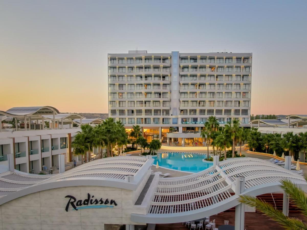 Radisson Beach Resort Larnaca Bagian luar foto