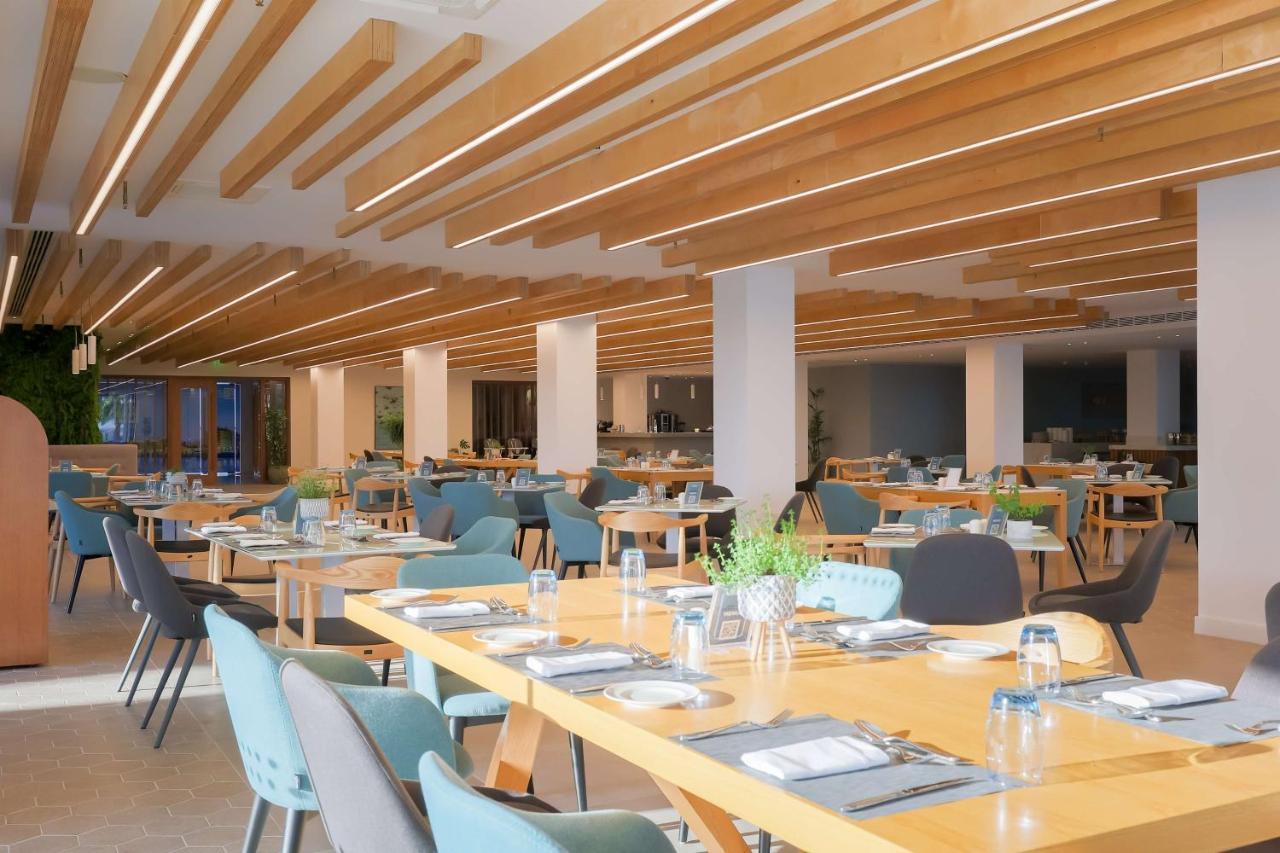 Radisson Beach Resort Larnaca Bagian luar foto