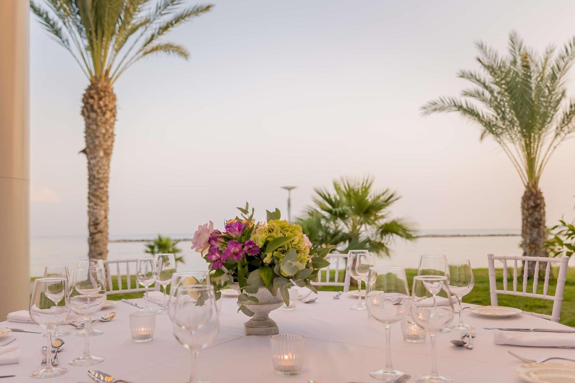 Radisson Beach Resort Larnaca Bagian luar foto
