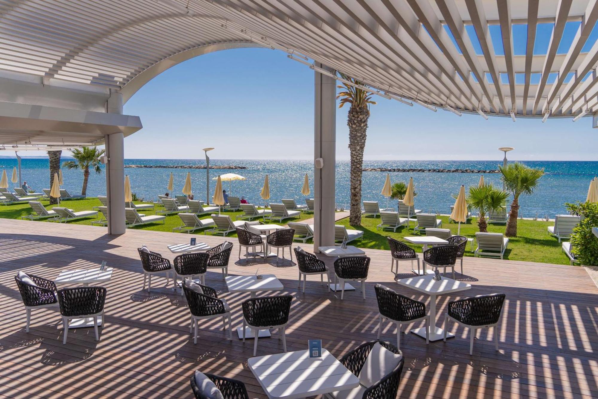 Radisson Beach Resort Larnaca Bagian luar foto
