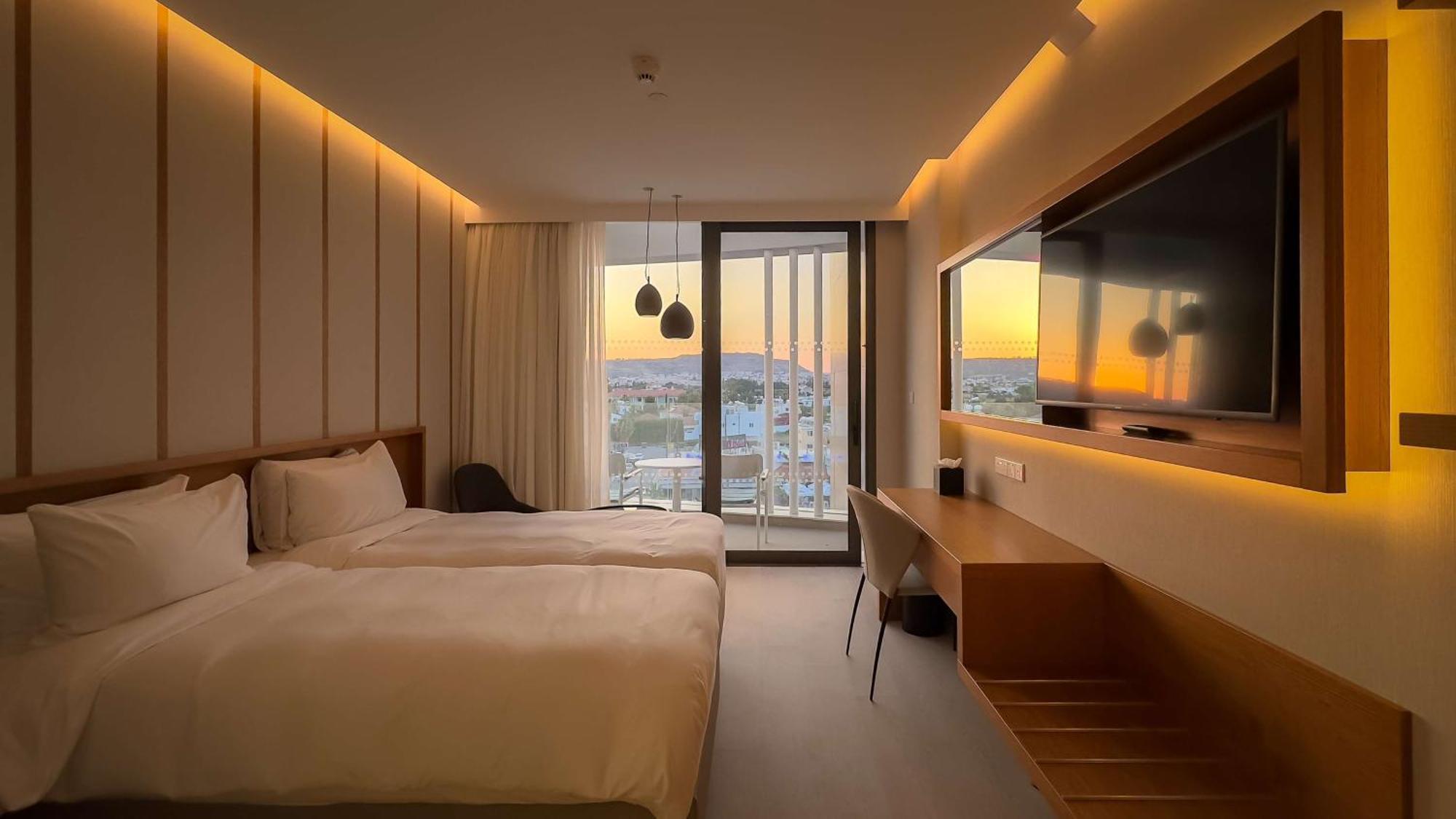 Radisson Beach Resort Larnaca Bagian luar foto