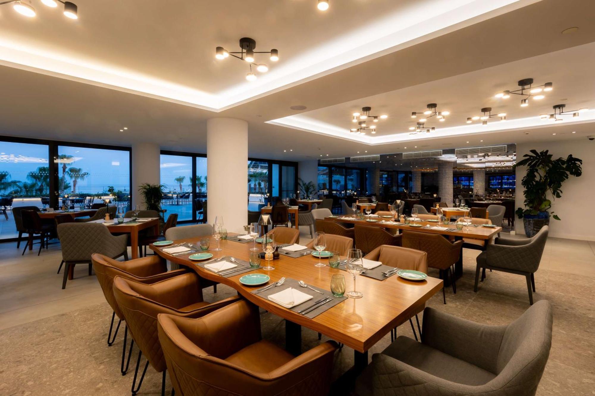 Radisson Beach Resort Larnaca Bagian luar foto