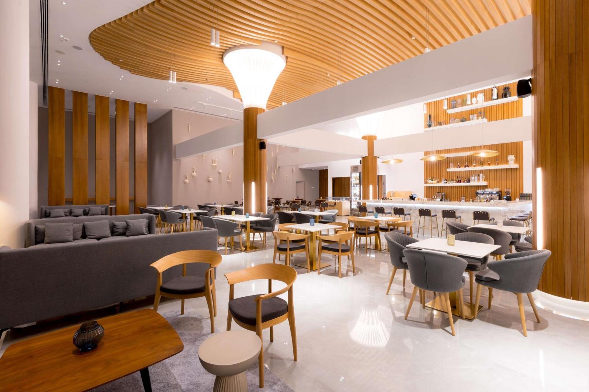 Radisson Beach Resort Larnaca Bagian luar foto