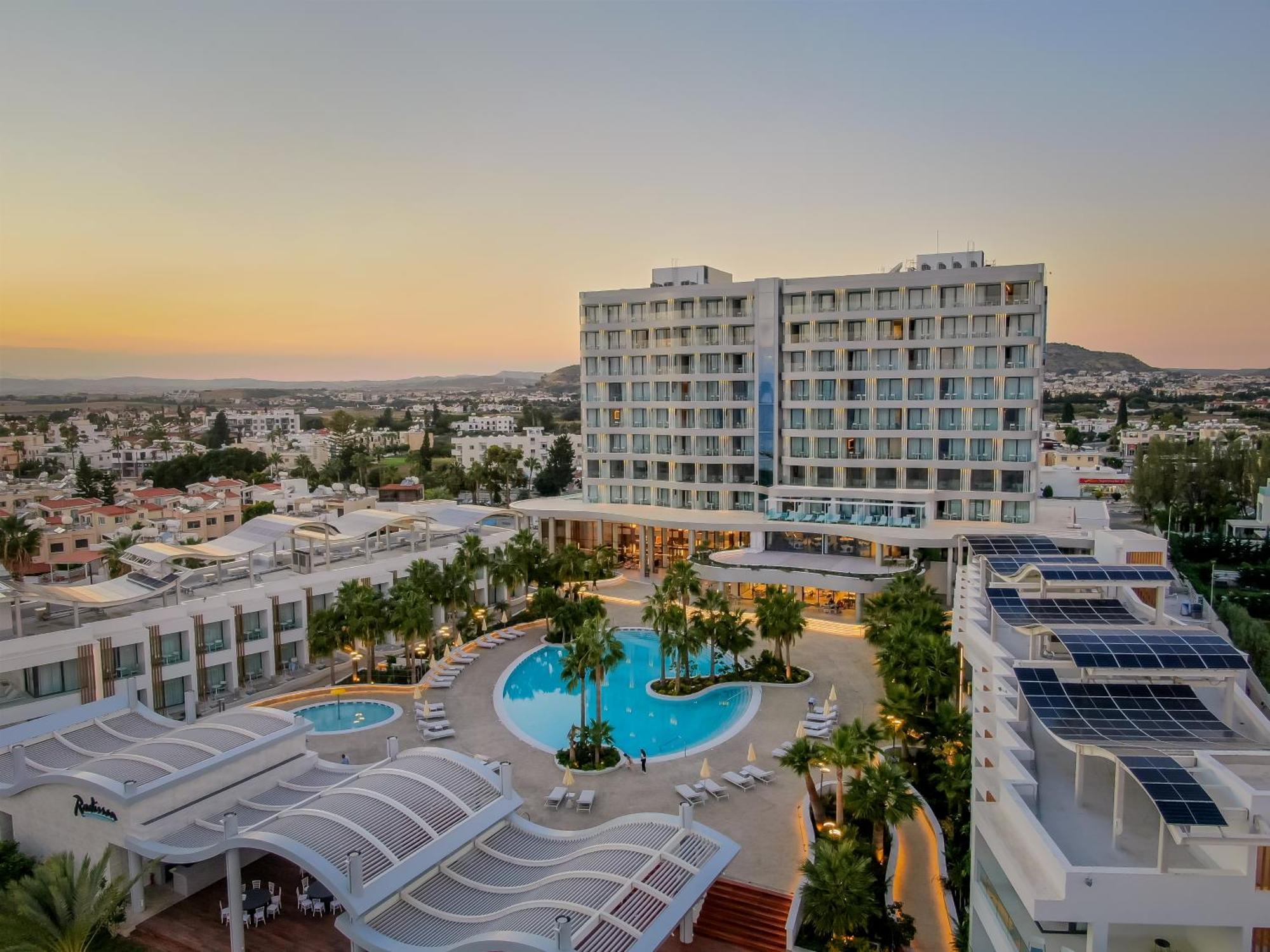 Radisson Beach Resort Larnaca Bagian luar foto