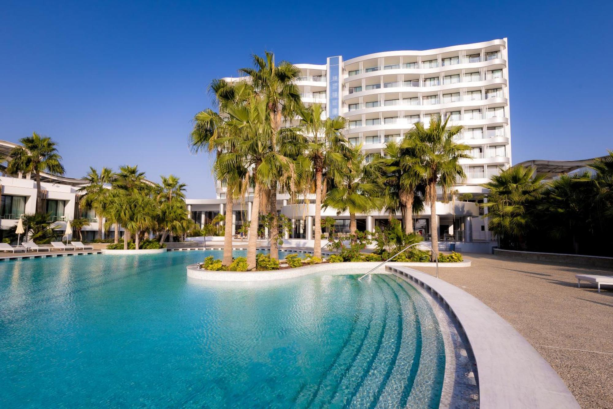 Radisson Beach Resort Larnaca Bagian luar foto