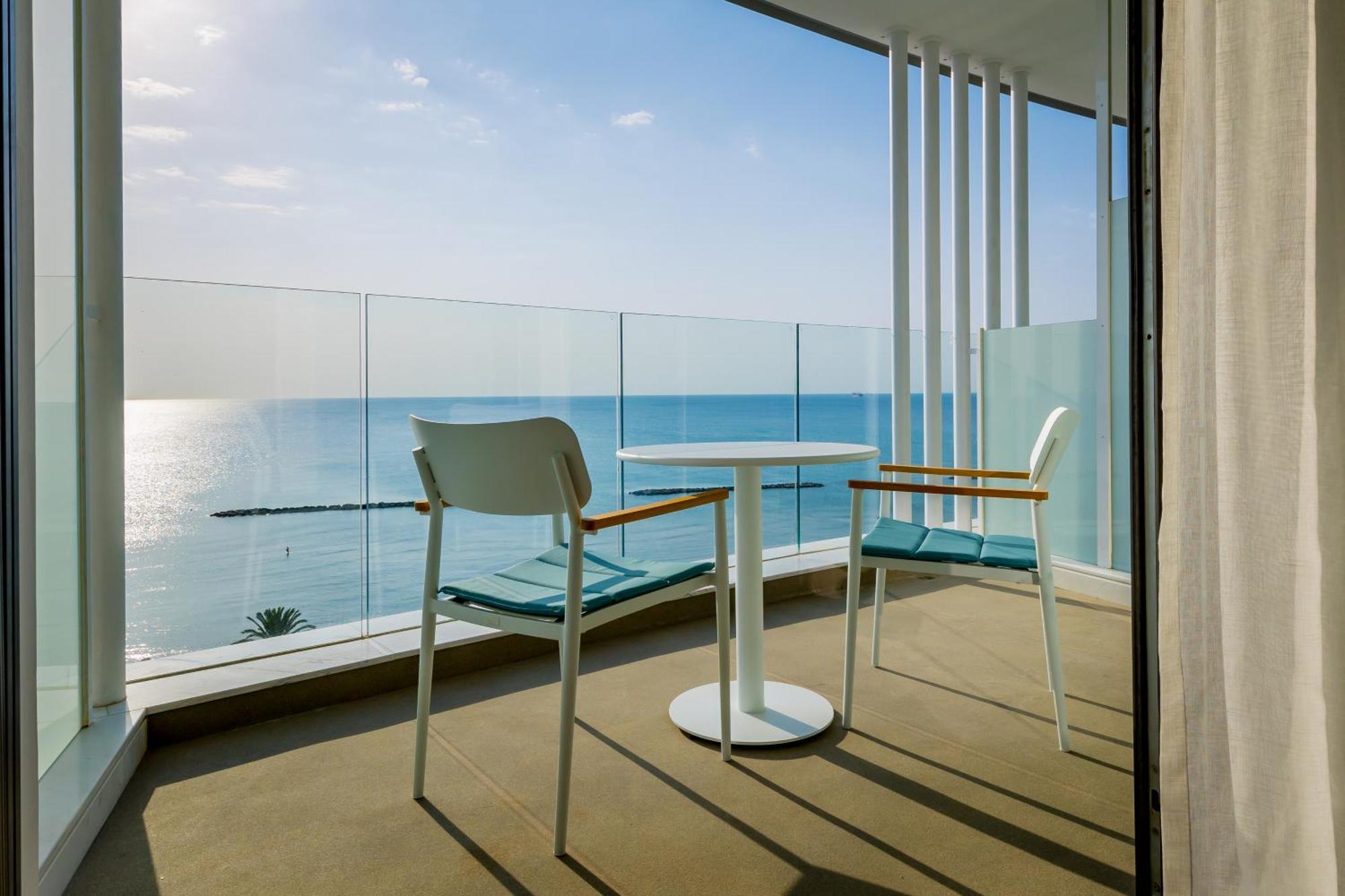 Radisson Beach Resort Larnaca Bagian luar foto
