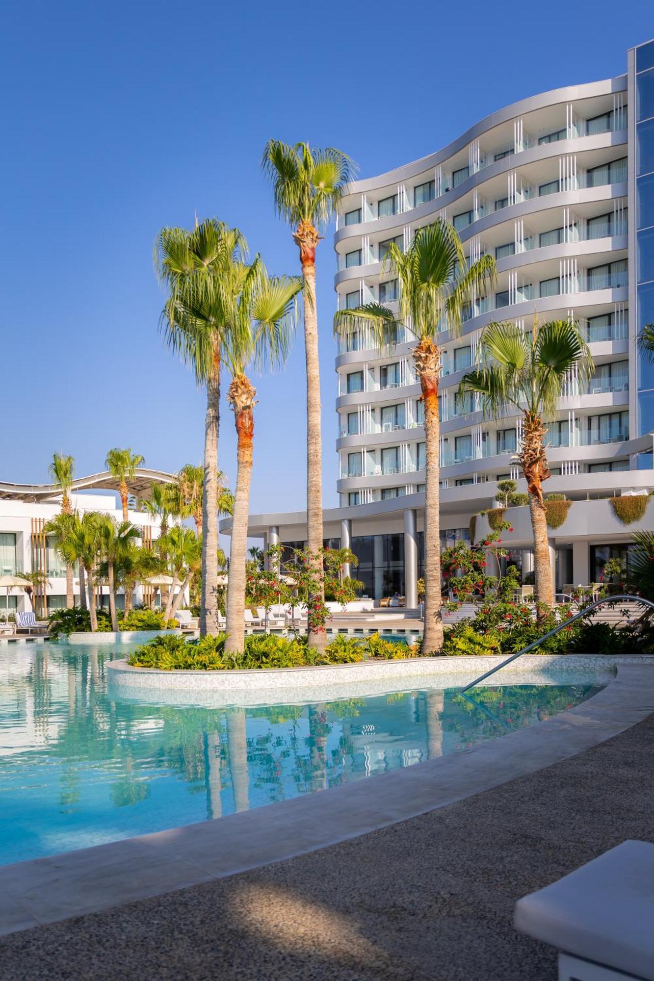 Radisson Beach Resort Larnaca Bagian luar foto