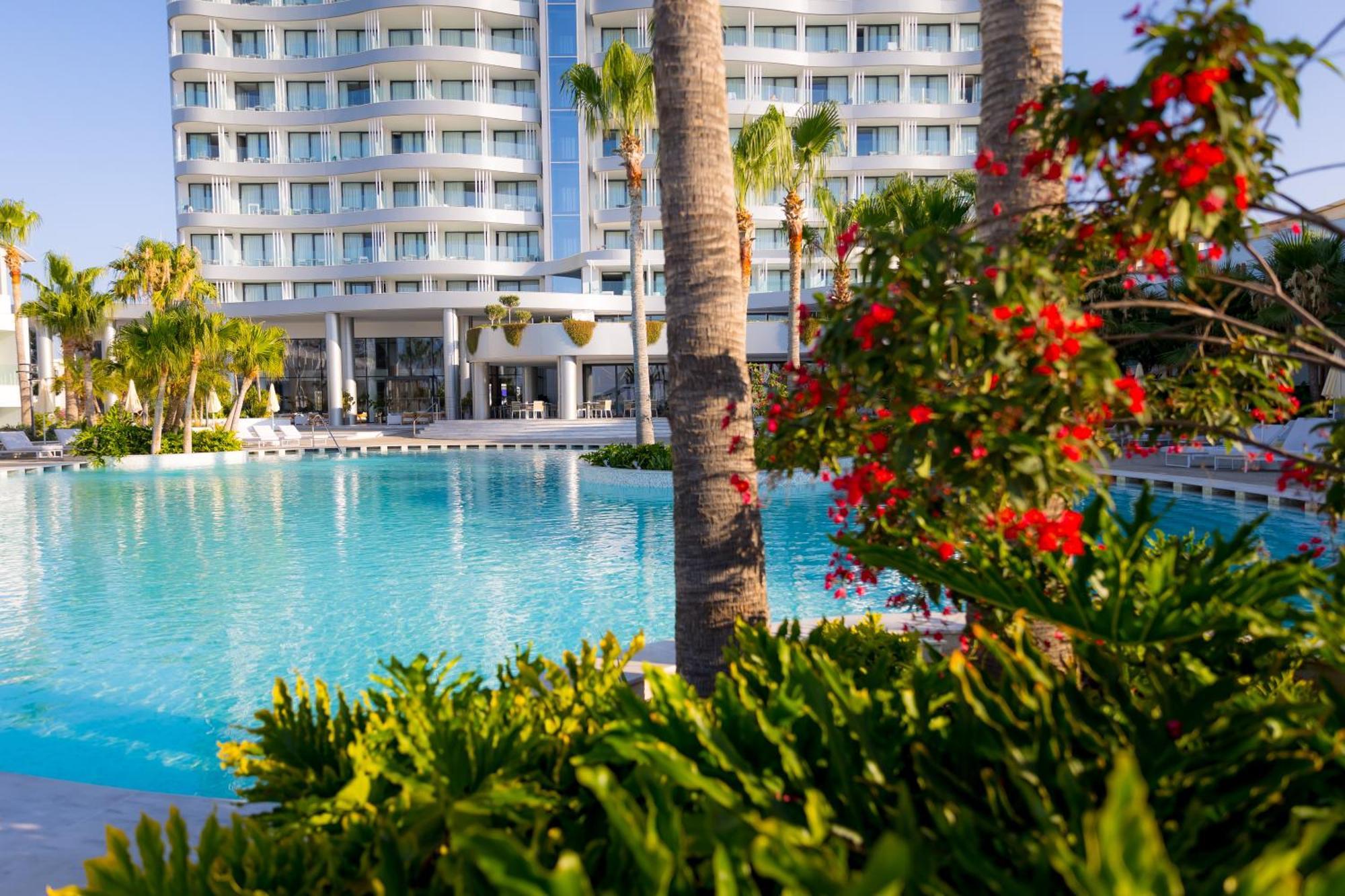 Radisson Beach Resort Larnaca Bagian luar foto