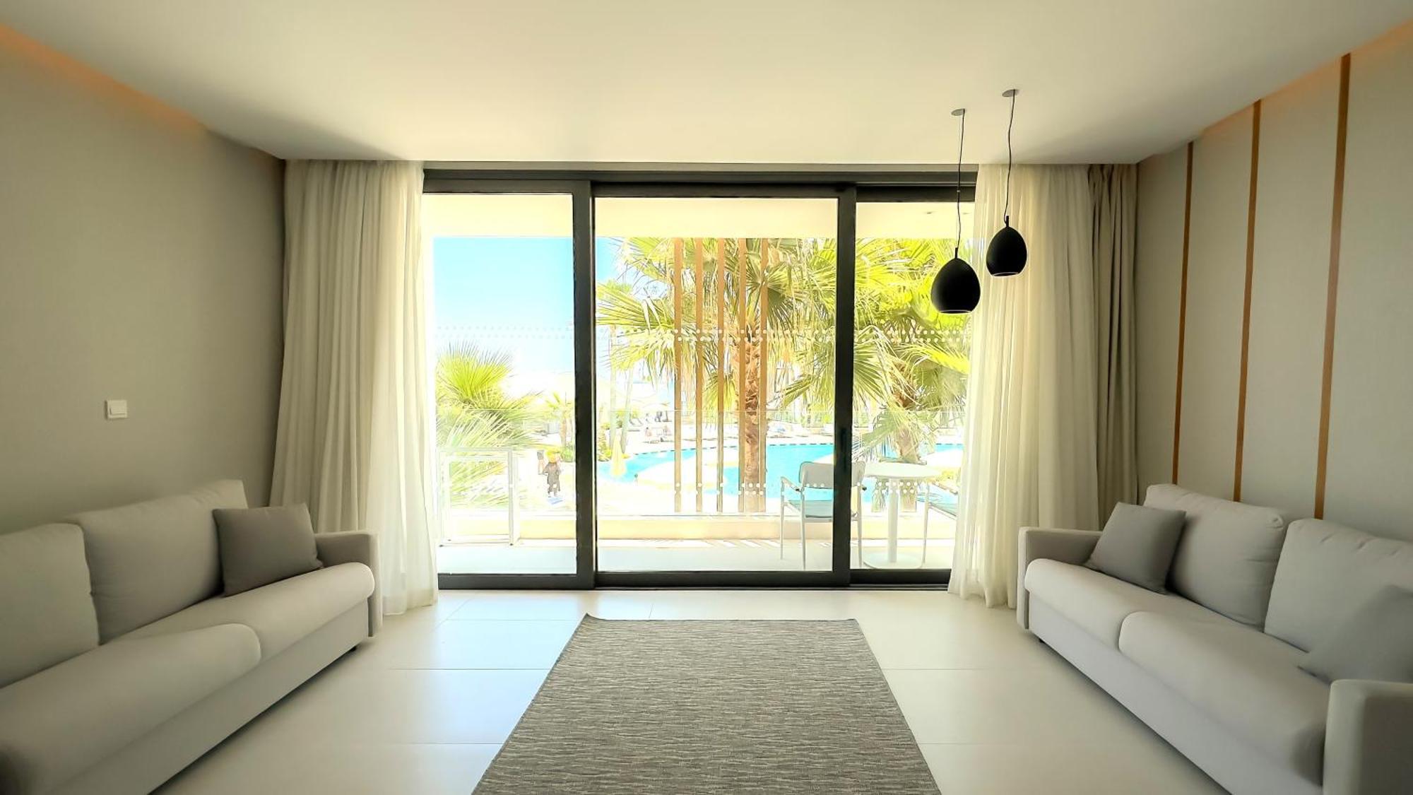 Radisson Beach Resort Larnaca Bagian luar foto