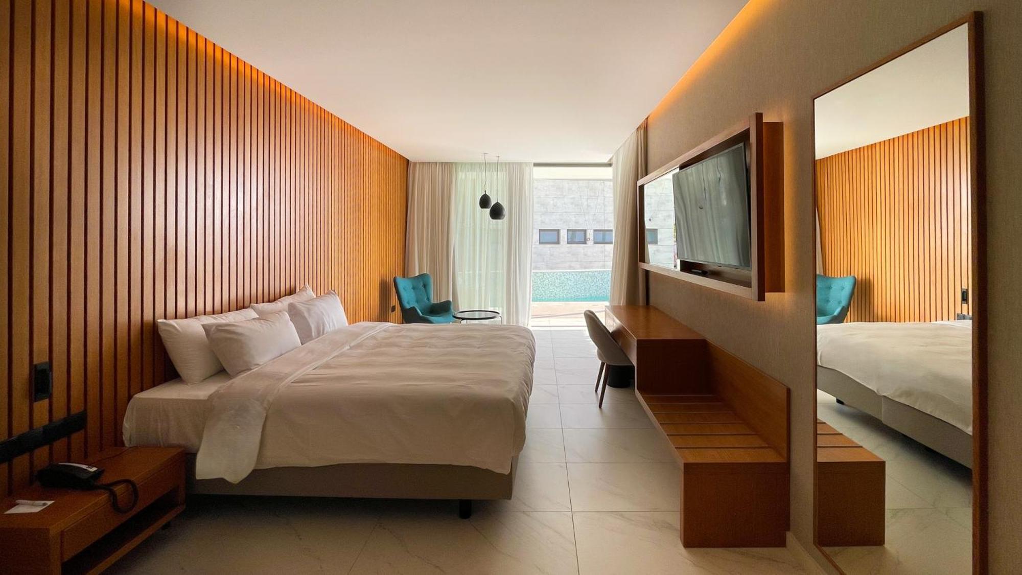Radisson Beach Resort Larnaca Bagian luar foto