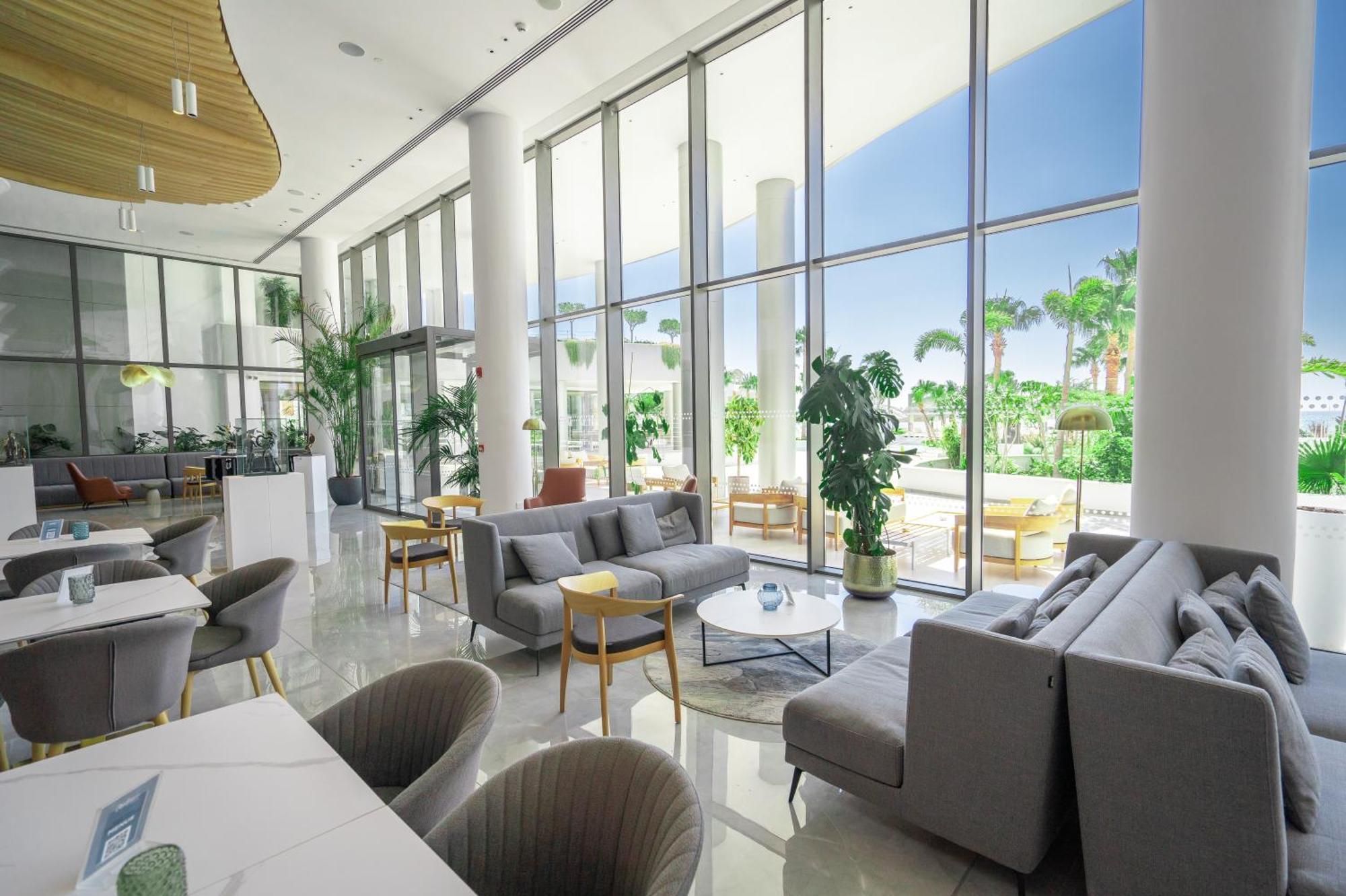 Radisson Beach Resort Larnaca Bagian luar foto